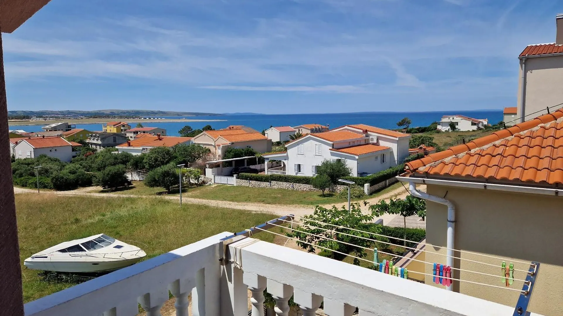 Apartmani Opetuk Povljana 0*,  Croazia