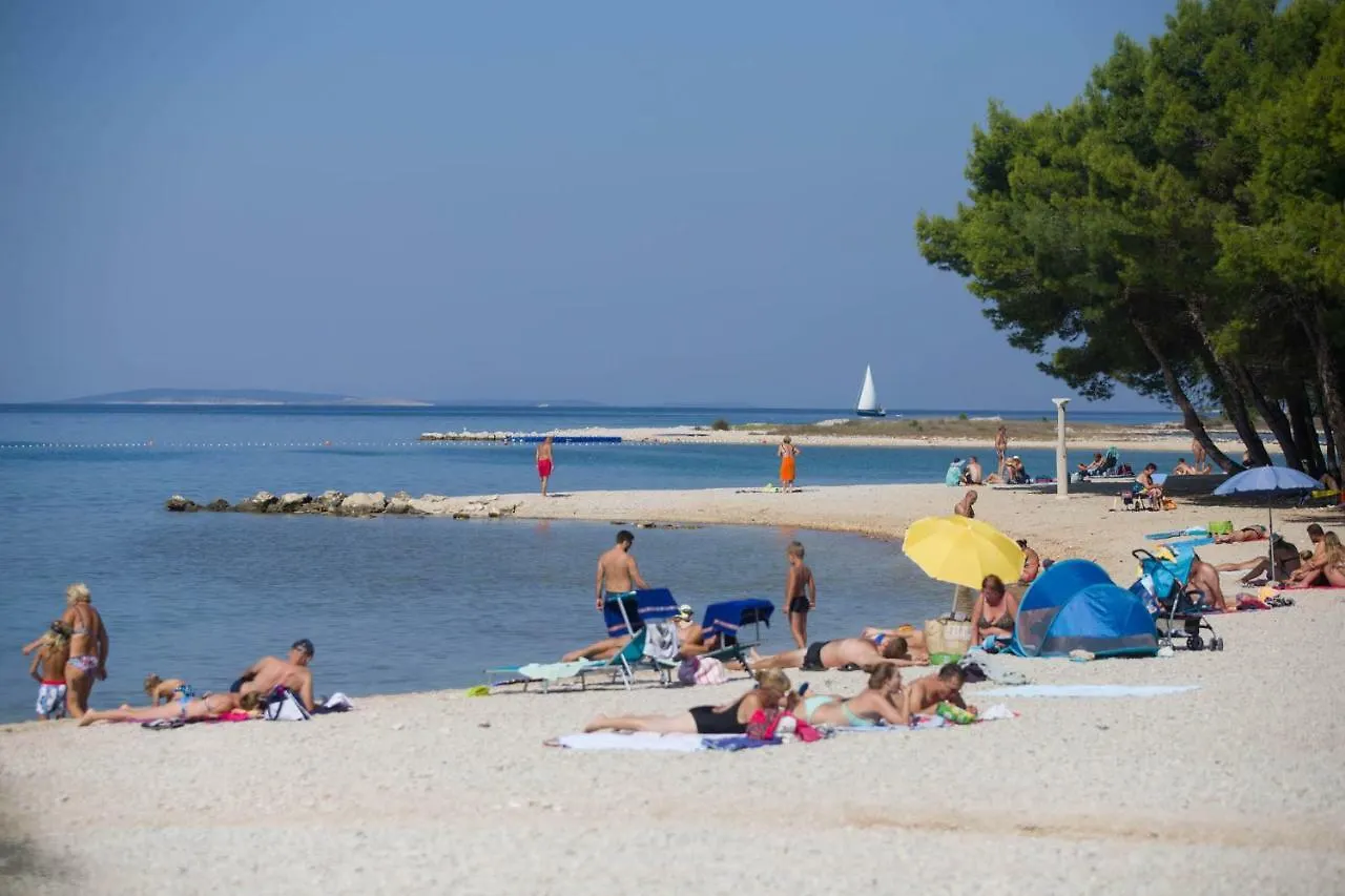 Apartmani Opetuk Povljana 0*,