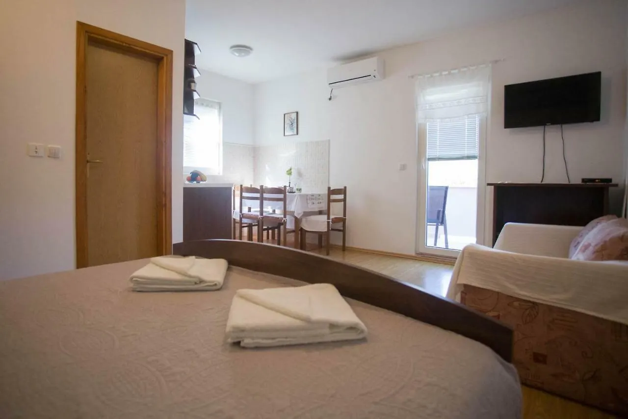 Appartamento Apartmani Opetuk Povljana