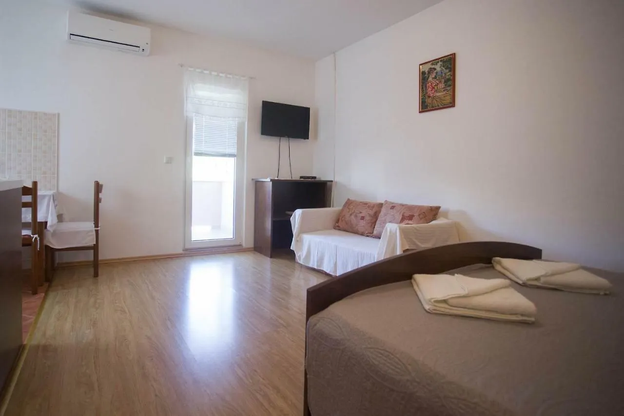 Apartmani Opetuk Povljana Apartment